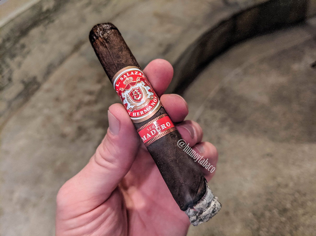 J.L. Salazar y Hermanos - Reserva Especiales Maduro 02