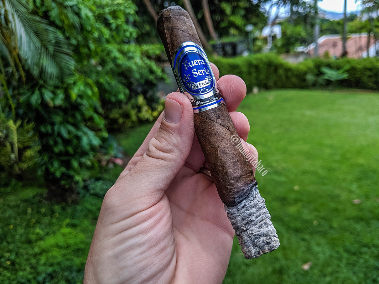 Fuera de Serie - Maduro 03