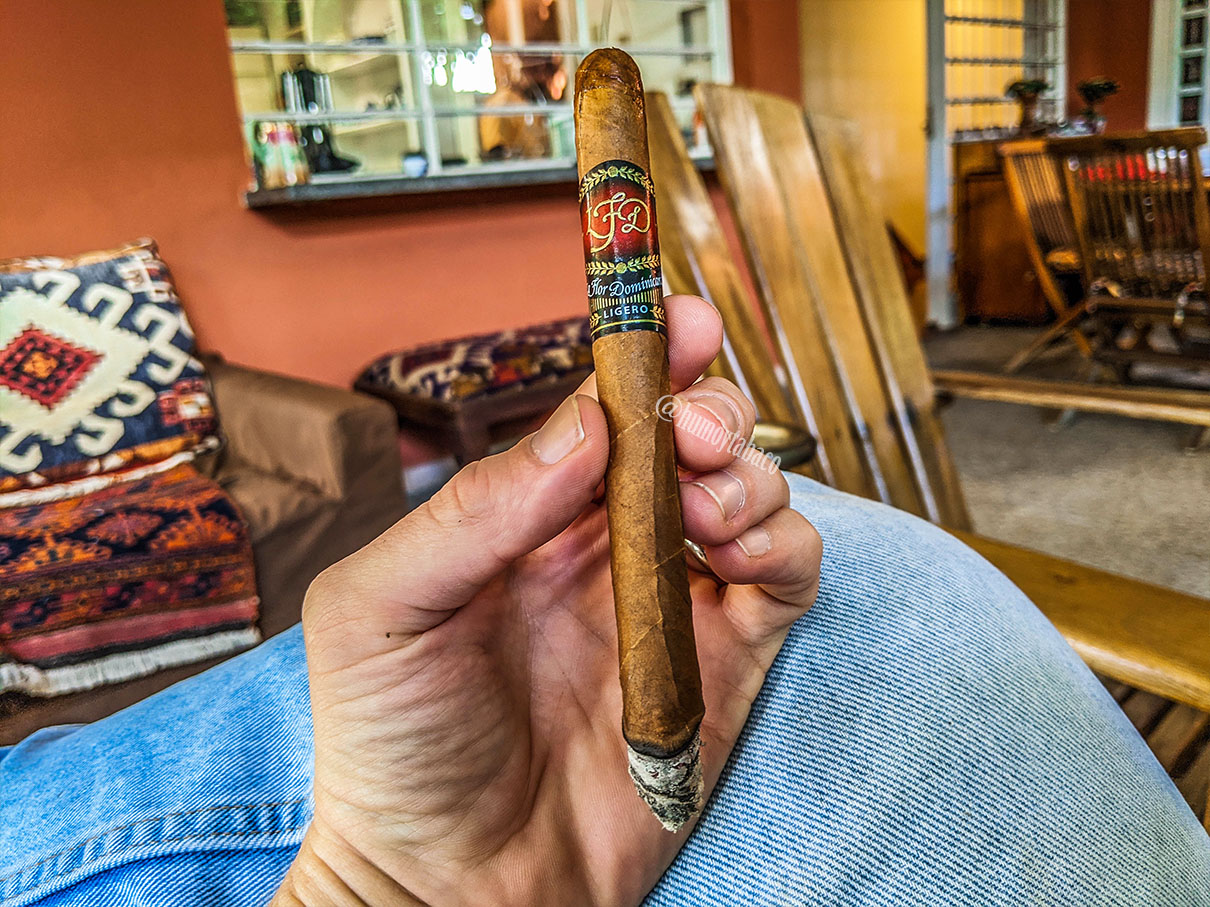 La Flor Dominicana - Ligero Lancero 03