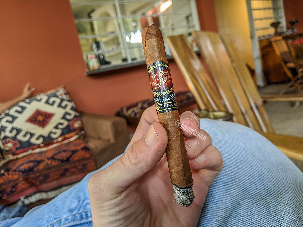 La Flor Dominicana - Ligero Lancero 04