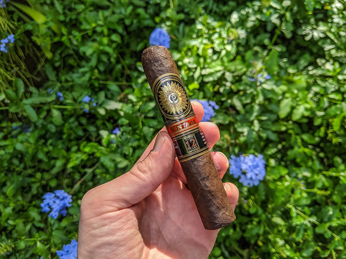 Perdomo - Double Aged 12yr Vintage Maduro 01