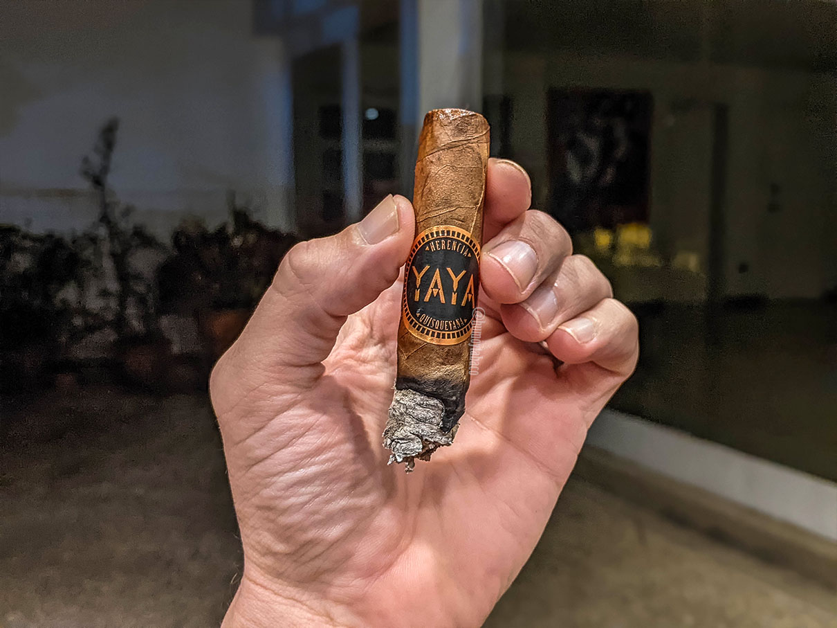 Yaya Cigars Bagua Humo y Tabaco