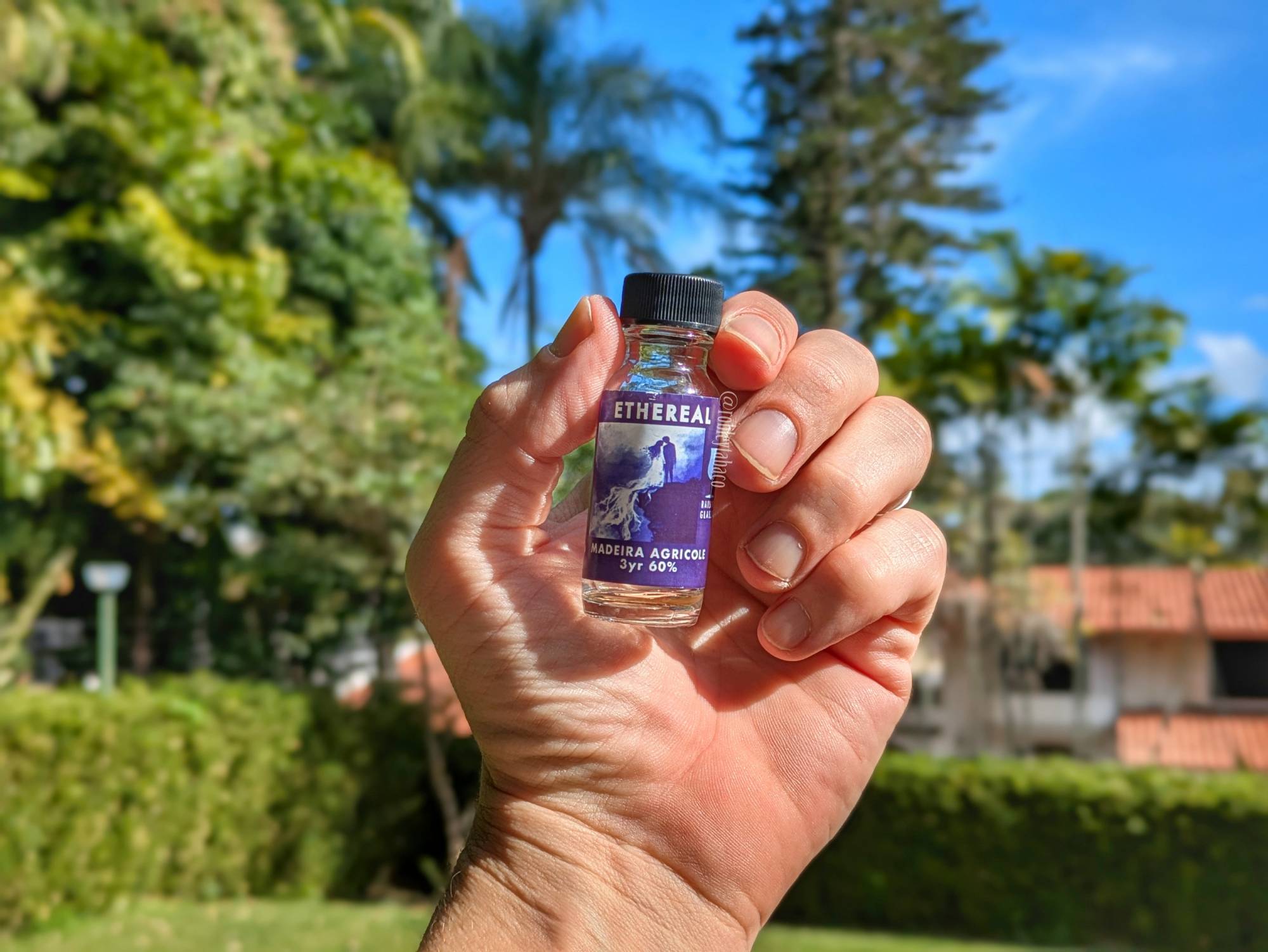 Ron: Raising Glasses Ethereal – Humo y Tabaco