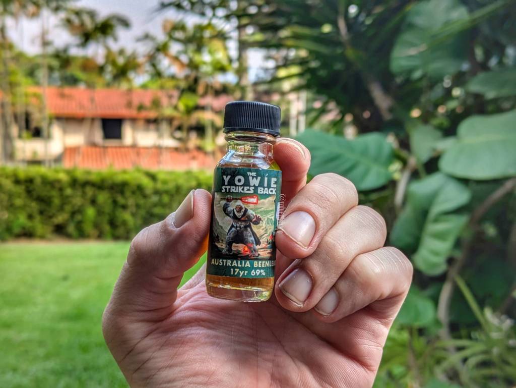 Ron: Raising Glasses The Yowie Strikes Back – Humo y Tabaco