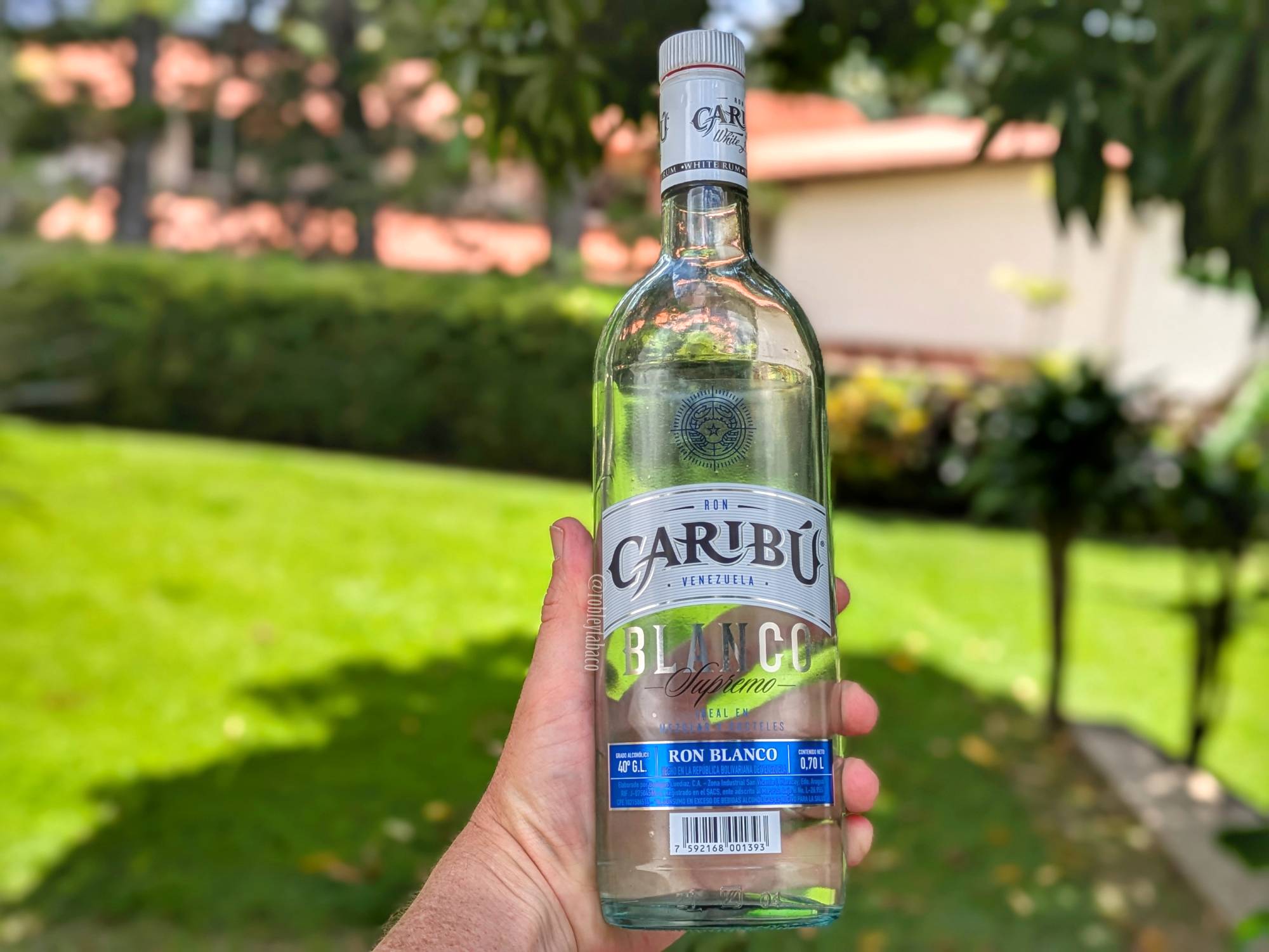 Ron: Caribú Blanco – Humo y Tabaco