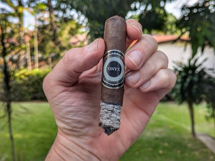 Onyx - Bold Nicaragua (Robusto) second third